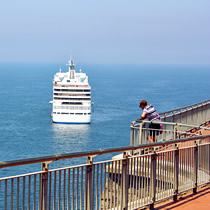 Exploring the coast for cruise passengers